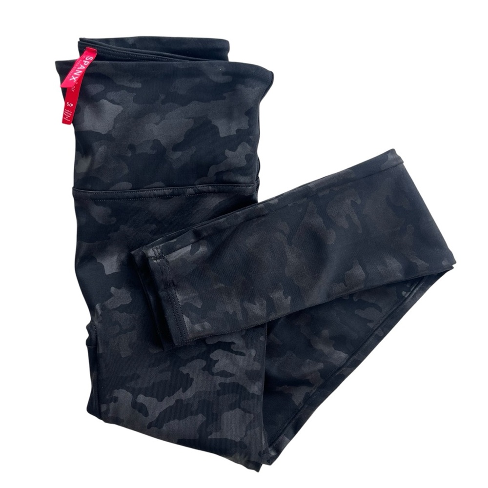 SPANX Womens Small Matte Black Camo Faux Leather Camouflage Legging Style 20185R